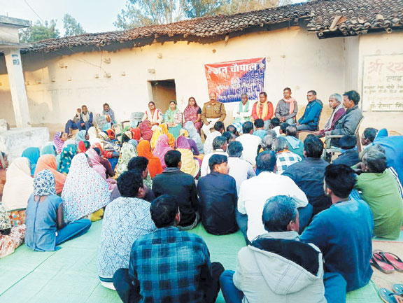 रूपडेगा में लैलूंगा पुलिस की जन चौपाल, नशाबंदी व घरेलू विवाद पर खुली चर्चा