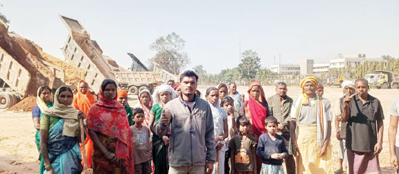 फर्जी ग्रामसभा के आधार पर अडानी ने खोला खदान, आधी जमीन खोदने के बाद भी नहीं मिला मुआवजा-आरोप