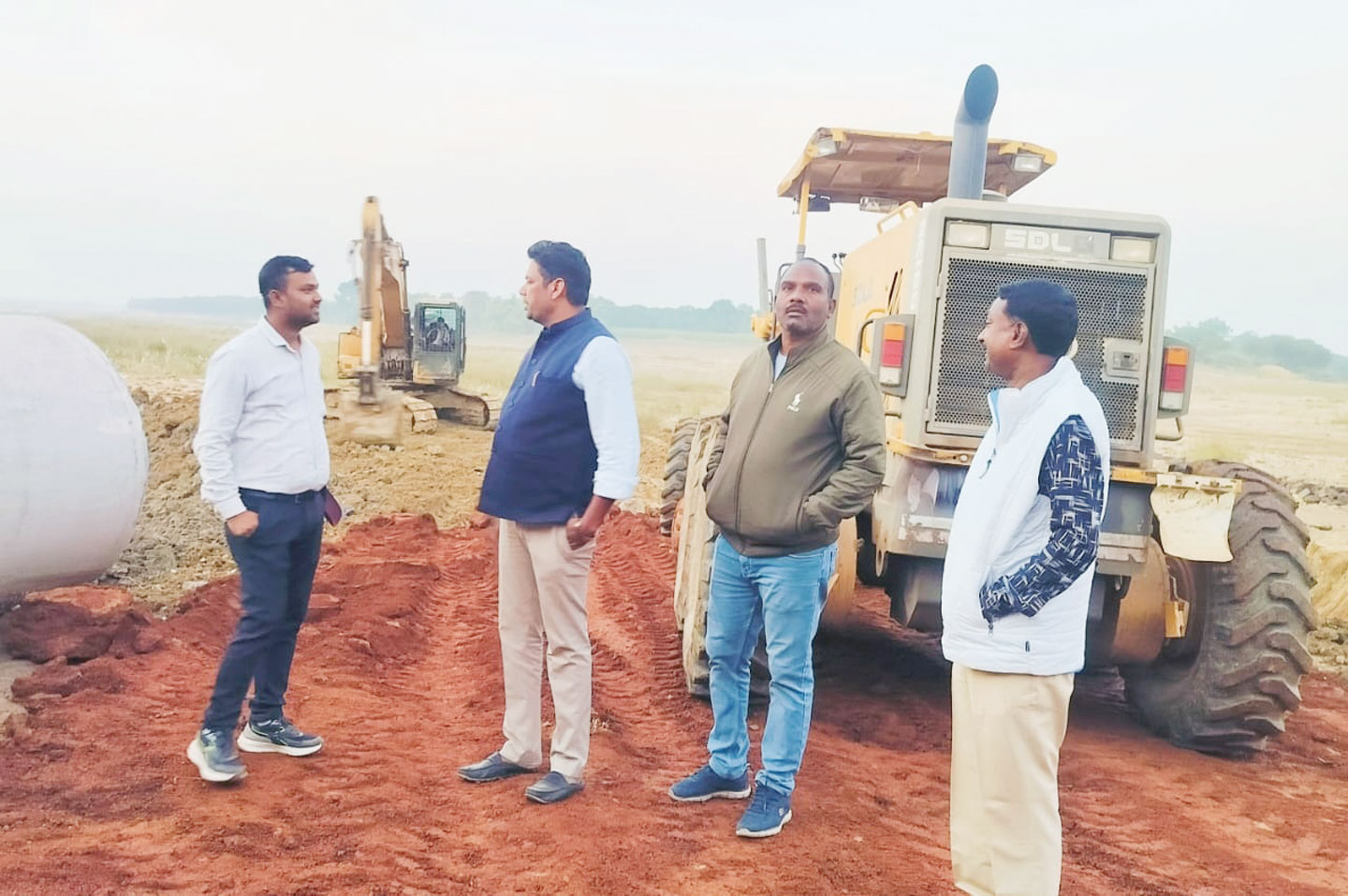 जनपद अध्यक्ष ने किया महानदी मेघा वैकल्पिक मार्ग का निरीक्षण