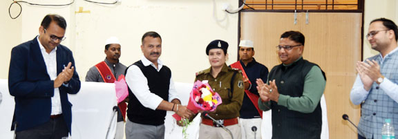  थाना प्रभारी सुनीता भारद्वाज सम्मानित