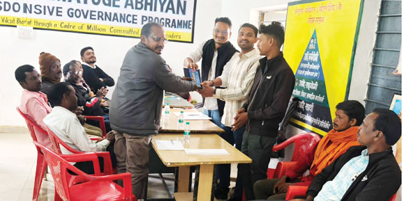 सेमरडीह पंचायत ने स्कूलों में की अभिनव पहल की शुरुआत