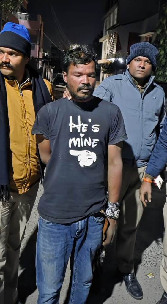 रात्रि गश्त में पुलिस ने भाग रहे चोर को माल सहित धरदबोचा