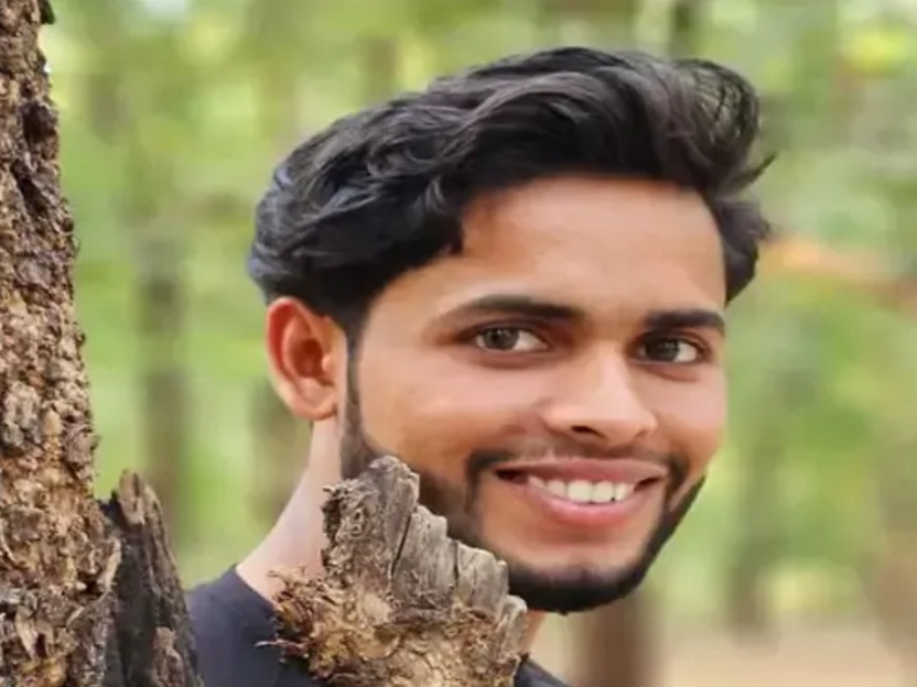 कार का दरवाजा खुलने से गिरे बाइक सवार को दूसरे वाहन ने कुचला, मौत