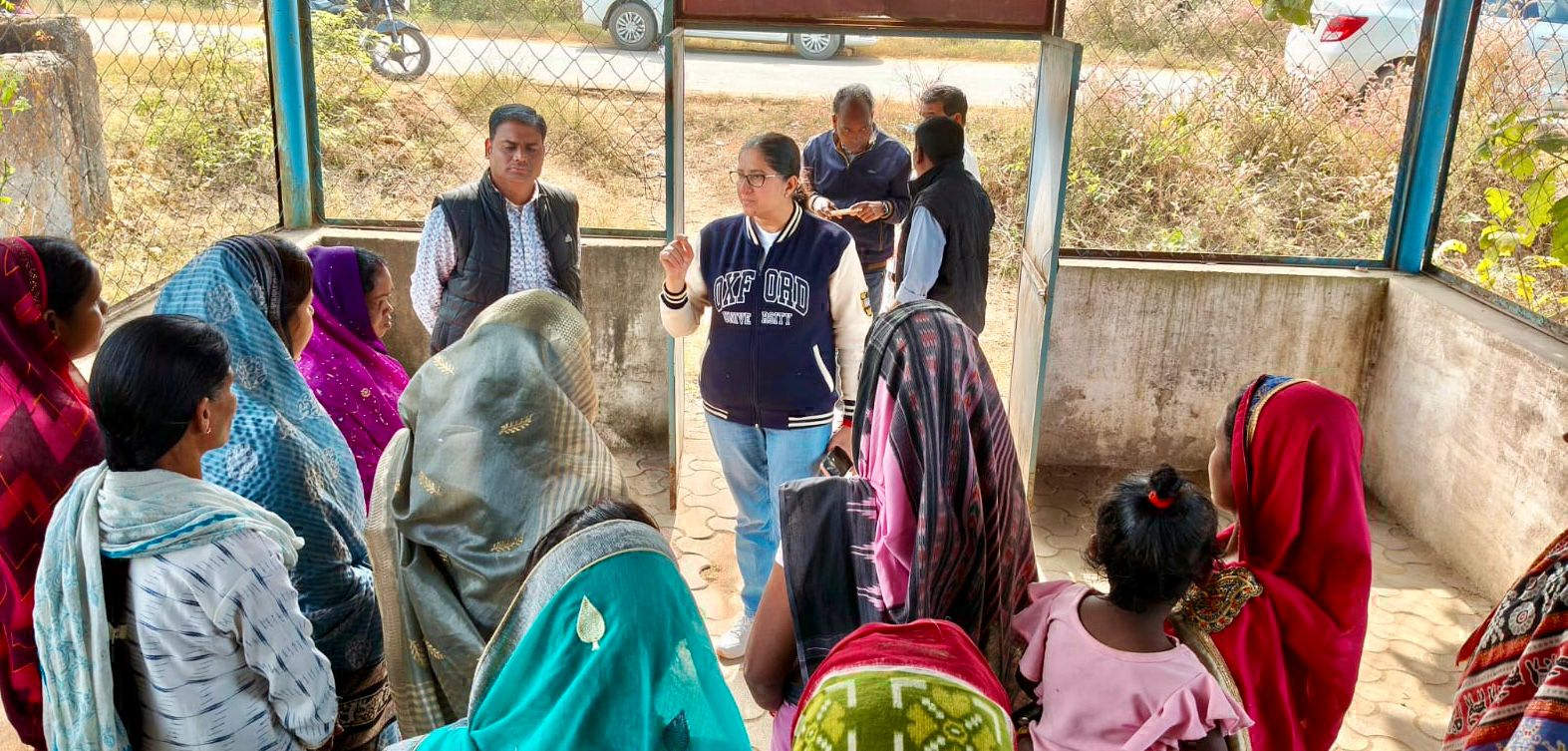 राज्य सलाहकार स्वच्छ भारत मिशन ने किया गांवों का भ्रमण