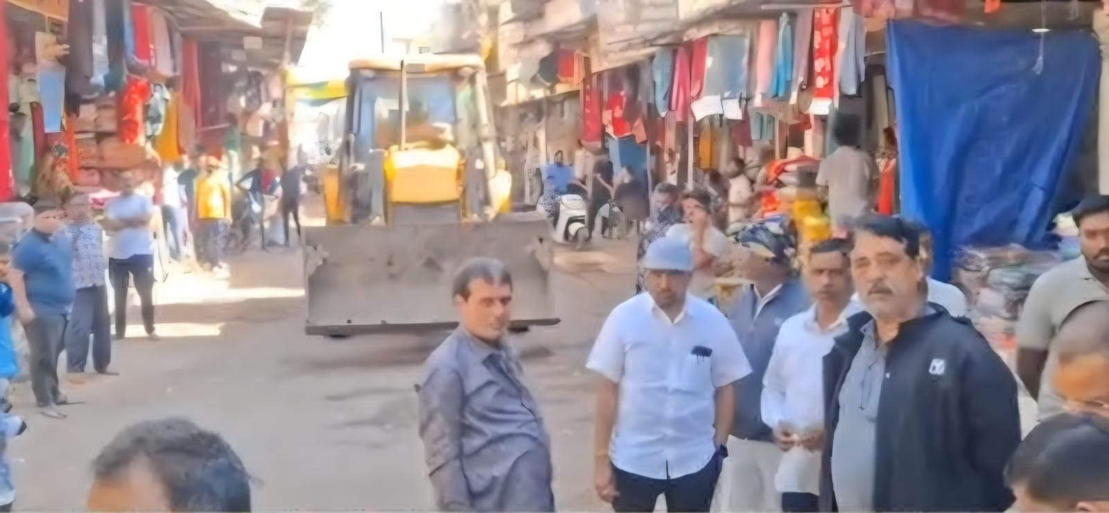 शहर के व्यस्तम मार्ग से अतिक्रमण हटाए गए