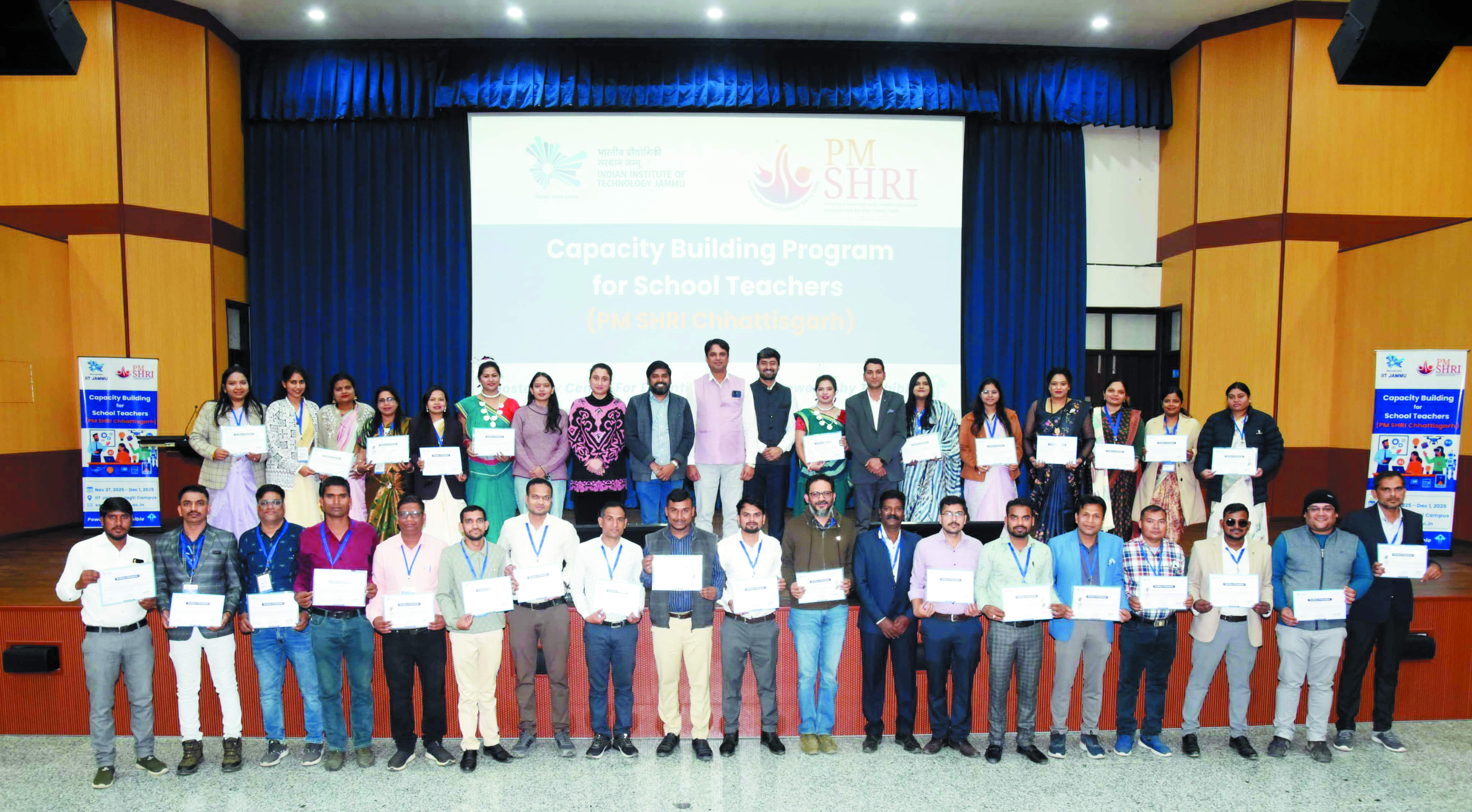 पीएमश्री स्कूलों के शिक्षकों का आईआईटी जम्मू में साइंस एंड टेक्नोलॉजी आधारित प्रशिक्षण