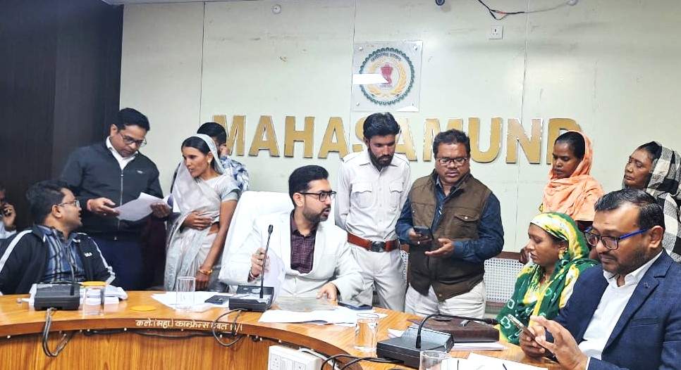 कलेक्टर ने जनचौपाल में सुनी समस्याएं