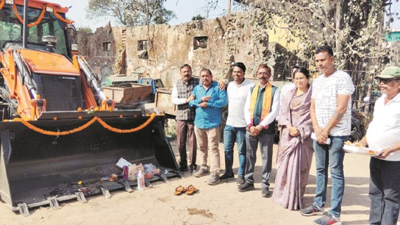 एक जेसीबी और 50 हाथ ठेला का लोकार्पण