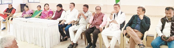 वोट चोर गद्दी छोड़ राष्ट्रीय आंदोलन के संबंध में जिलाध्यक्ष ने ली कांग्रेस की बैठक