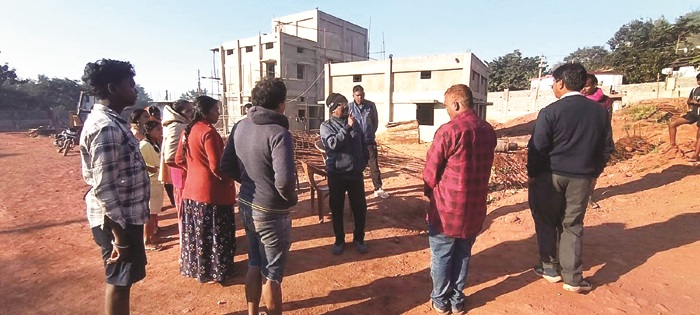 नई पाईप लाइन बिछाने खोदी जा रही सडक़, टूट रहे पुराने कनेक्शन