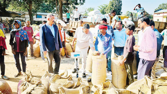 प्रभारी सचिव ने किया धान उपार्जन केन्द्रों का निरीक्षण
