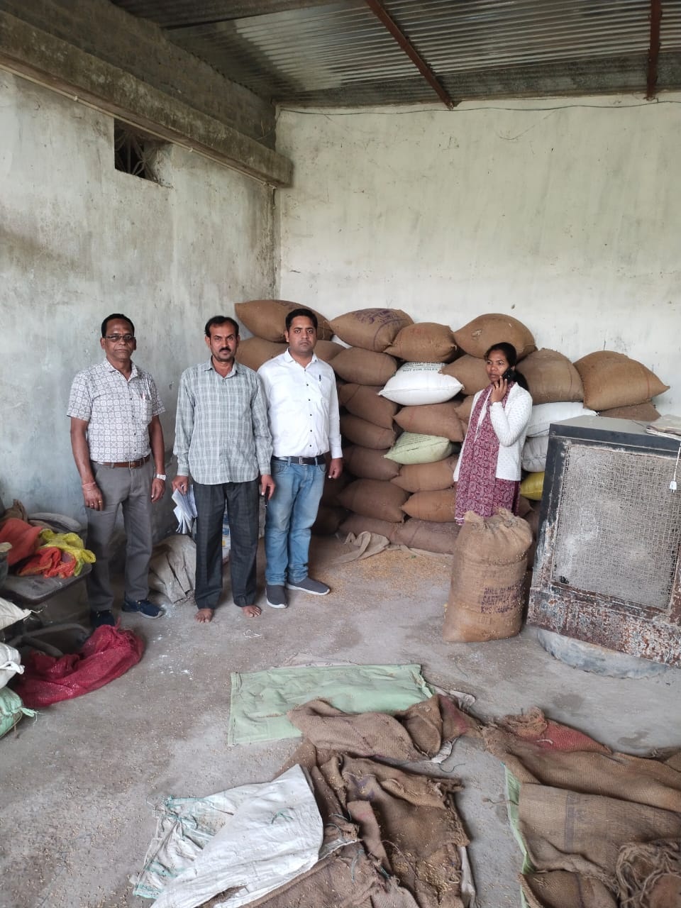 401 कट्टा अवैध धान व 19 कट्टा चावल जब्त