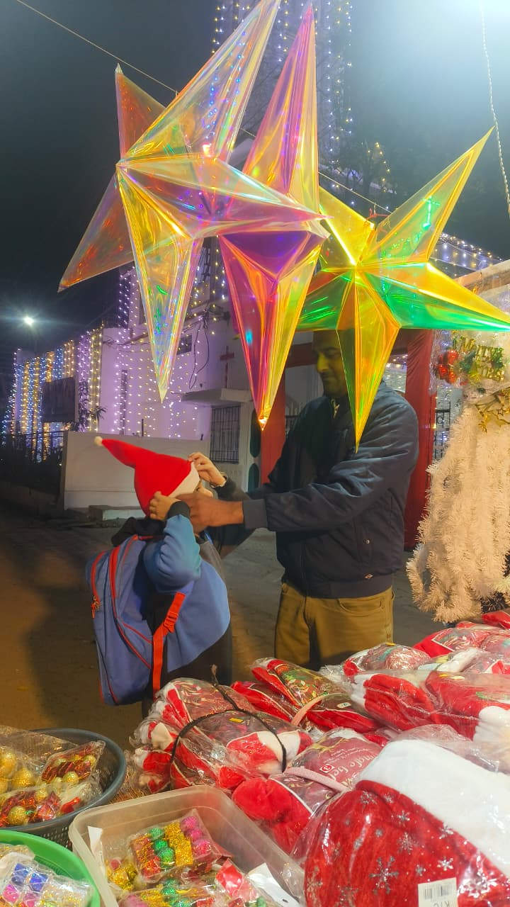 क्रिसमस की तैयारी संग गिरजाघरों की रौशनी से बढ़ी रौनक