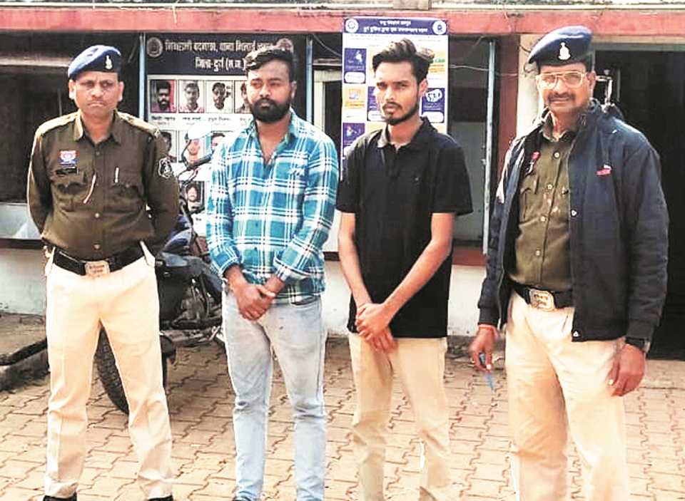 उत्पात मचाने व काम में बाधा डालने वाले दो आरोपी गिरफ्तार