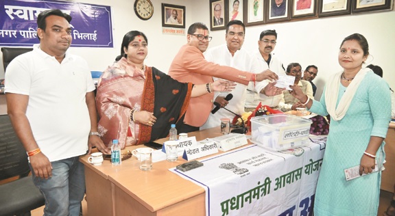 प्रधानमंत्री आवास की लॉटरी से 145 हितग्राही हुए लाभान्वित