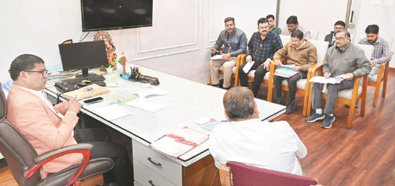 राजस्व वसूली पर विशेष समीक्षा बैठक