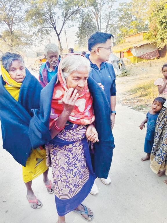 सेवा भारती ने जरूरतमंदों को बांटे गर्म कपड़े