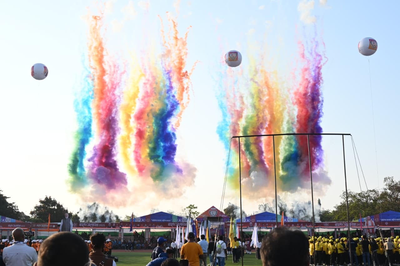 बस्तर ओलंपिक का शानदार समापन, खुले आकाश में सतरंगी आतिशबाजी  ने मोहा मन