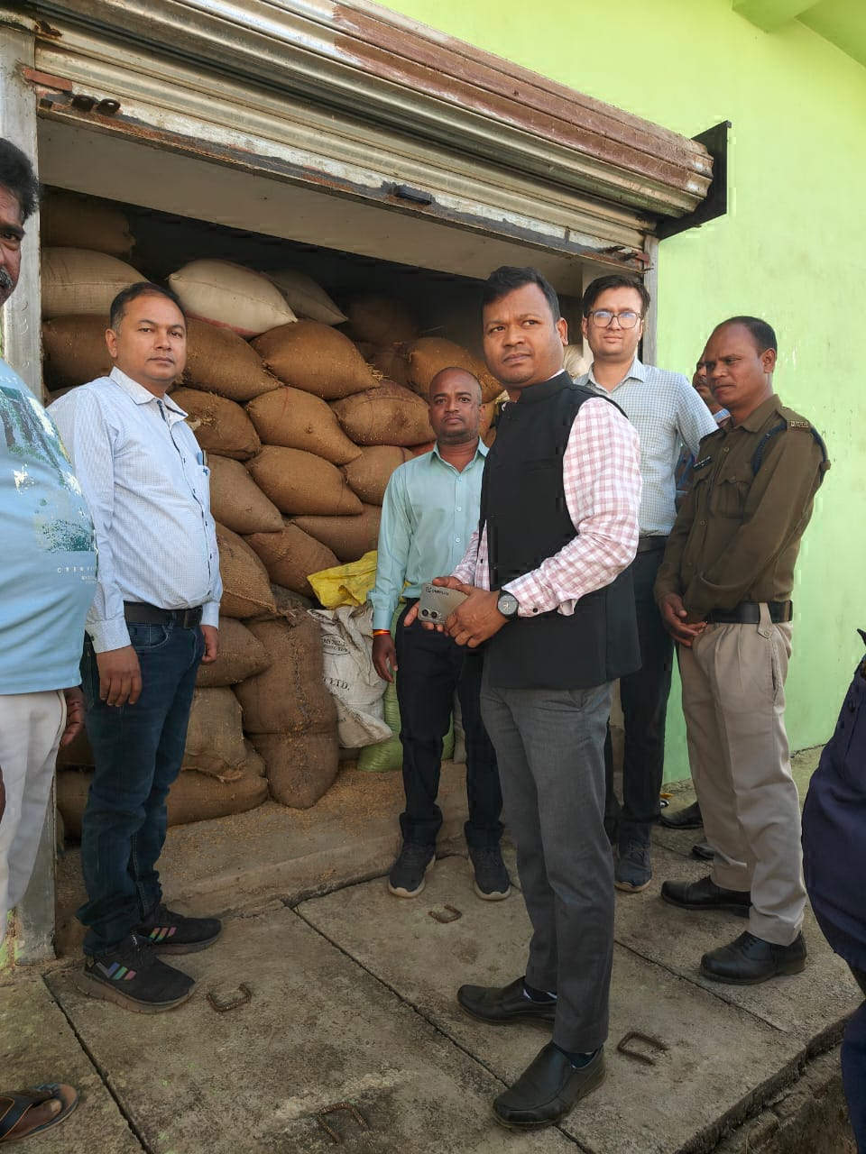 605 बोरी अवैध धान जब्त