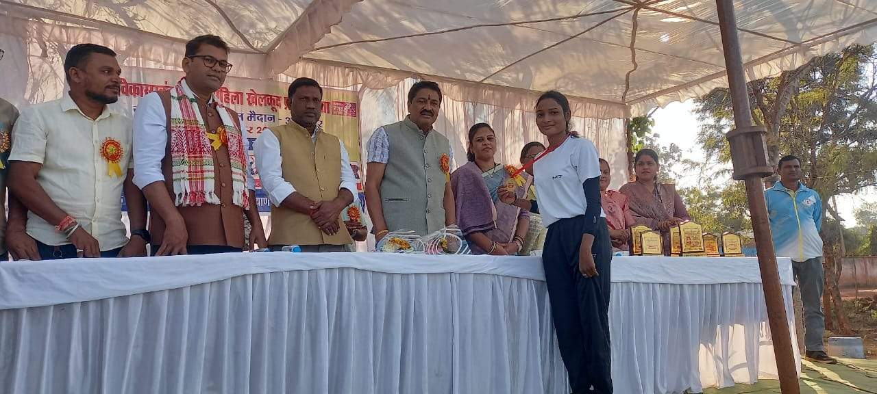 विकासखंड स्तर महिला खेल प्रतियोगिता में खिलाडिय़ों ने दिखाया दमखम, विजेता पुरस्कृत