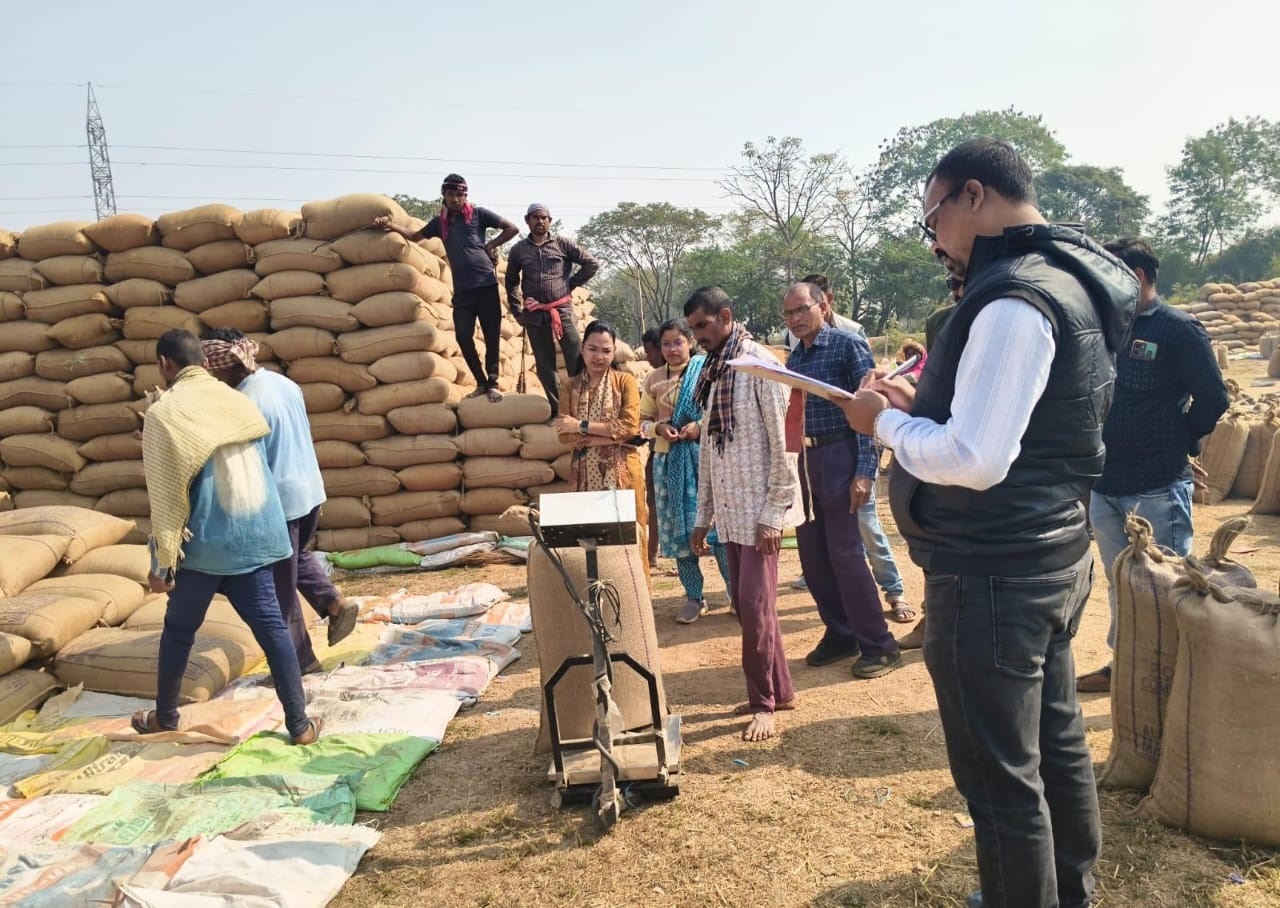 धान उपार्जन केंद्र बुनगा में मानक से अधिक वजन, बारदाना स्टॉक में गड़बड़ी और किस्म बदलकर खरीदी, प्रकरण दर्ज