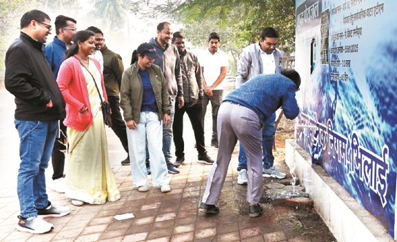 आयुक्त ने उद्यानों, वाटर एटीएम व साफ-सफाई का किया निरीक्षण