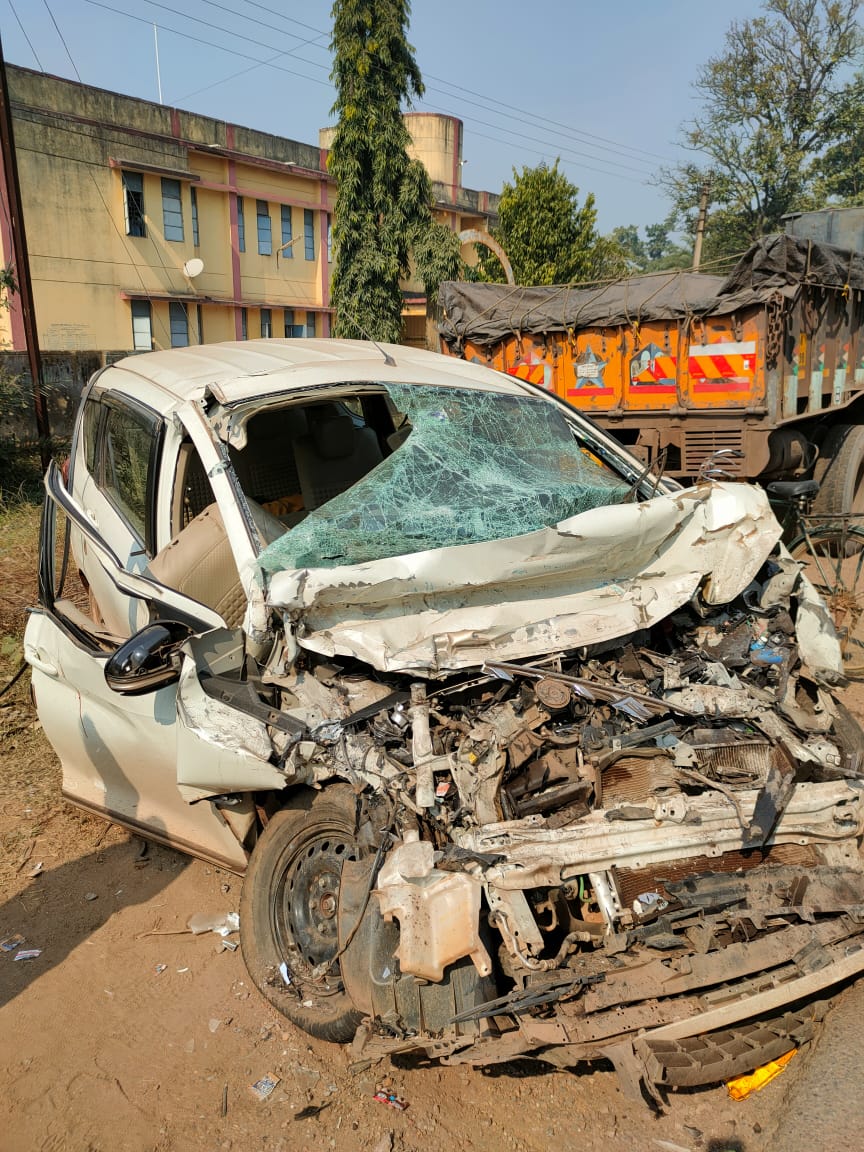 बालोद के डौंडी में कार ने मारी ट्रक को टक्कर, दो की मौत