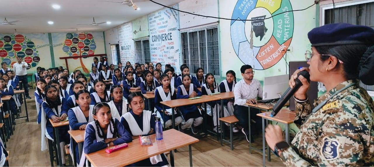 छात्राओं ने सीखा महिला  सुरक्षा व आत्मरक्षा के गुर