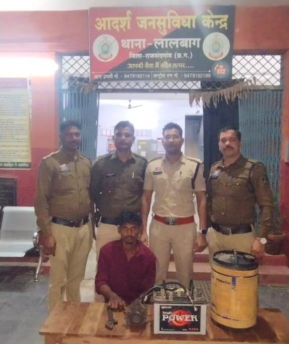 ट्रैक्टर से बैटरी, अल्टीनेटर और डीजल चोरी, आरोपी गिरफ्तार