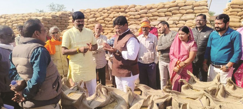 टोकन लिमिट नहीं बढ़ा, धान परिवहन भी ठप, बुधवार को दुर्ग जिले के धान खरीदी केंद्रों में होगी तालाबंदी