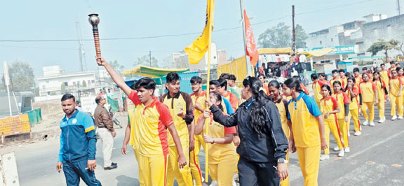 मशाल रैली के साथ एकेडमिक हाइट्स पब्लिक स्कूल में खेल उत्सव शुरू