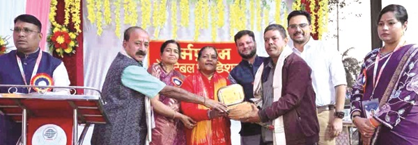 वर्षगांठ पर दिनेश, मीडिया सम्मान से सम्मानित