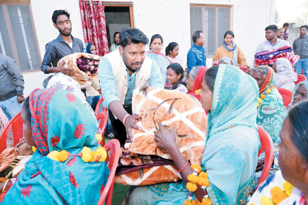 रजत जयंती: 19 तक कई आयोजन, वरिष्ठ नागरिकों को कम्बल-श्रीफल भेंट कर किया सम्मानित