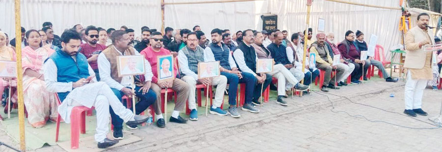  मनरेगा का नाम बदलने पर कांग्रेस का धरना-प्रदर्शन