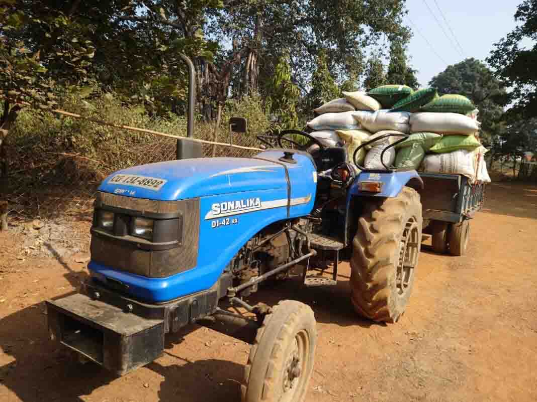 स्वयं के टोकन में किसी अन्य का धान बेचने की कोशिश, 162 क्विंटल धान जब्त