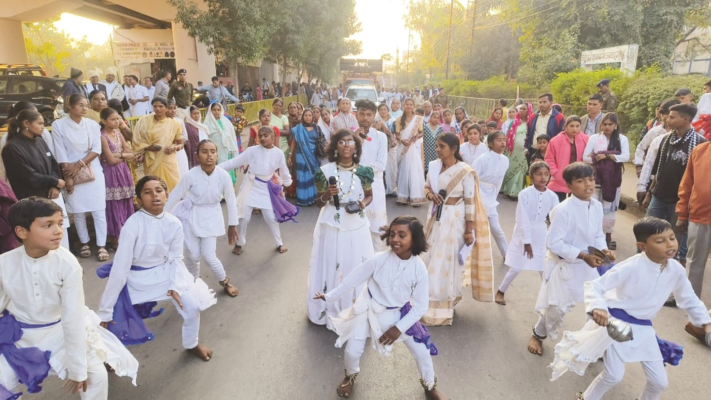 जयंती की पूर्व संध्या शहर में निकली शोभायात्रा