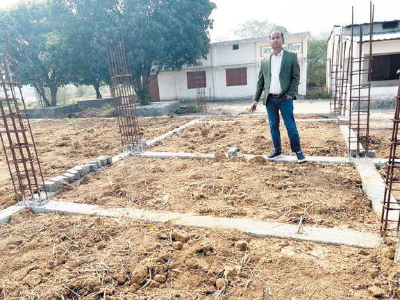 निर्माणाधीन महतारी सदन भवन का औचक निरीक्षण