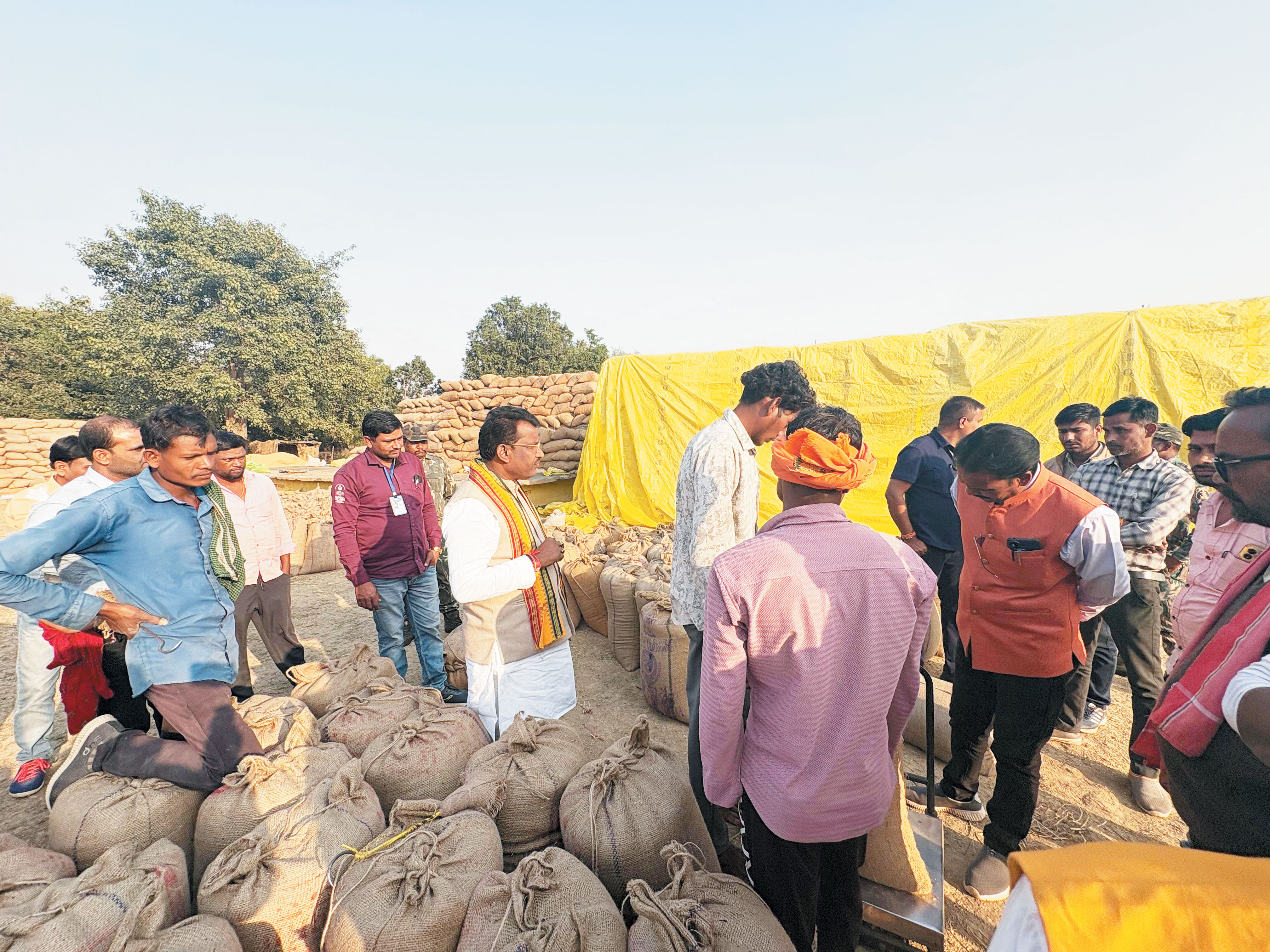 विधायक ने सहसपुर धान खरीदी केंद्र का किया निरीक्षण
