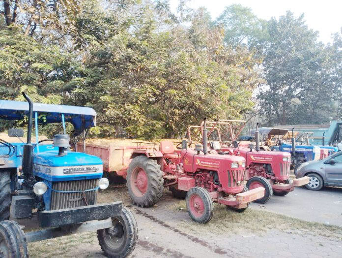 खनिज का अवैध परिवहन, 17 वाहन जब्त