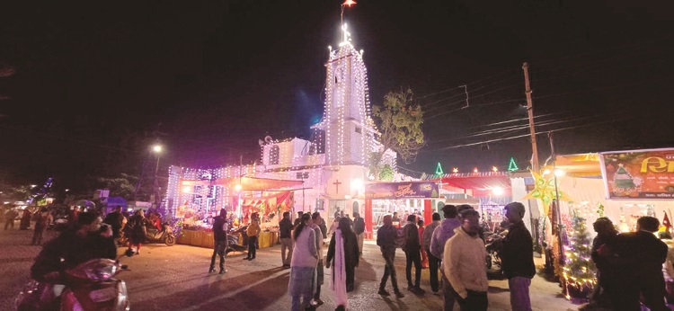 क्रिसमस के लिए बाजार में कारोबारी हलचल बढ़ी