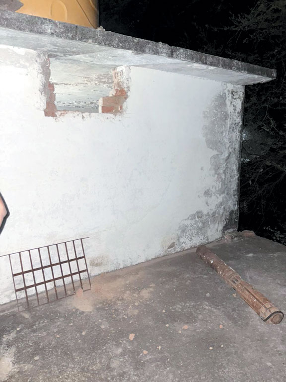 चोरी की बड़ी कोशिश नाकाम, घर के सदस्यों के जागते ही चोर सामान छोडक़र भागा