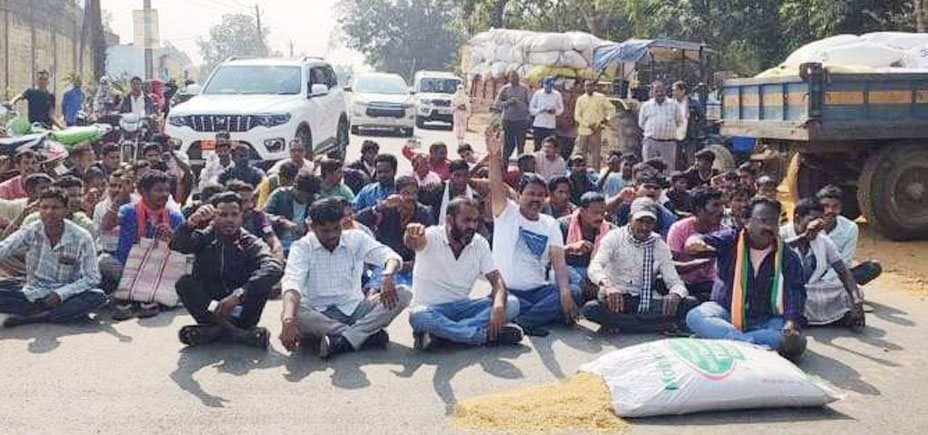 किसानों की मांगों पर कांग्रेस का चक्काजाम, धरना-प्रदर्शन