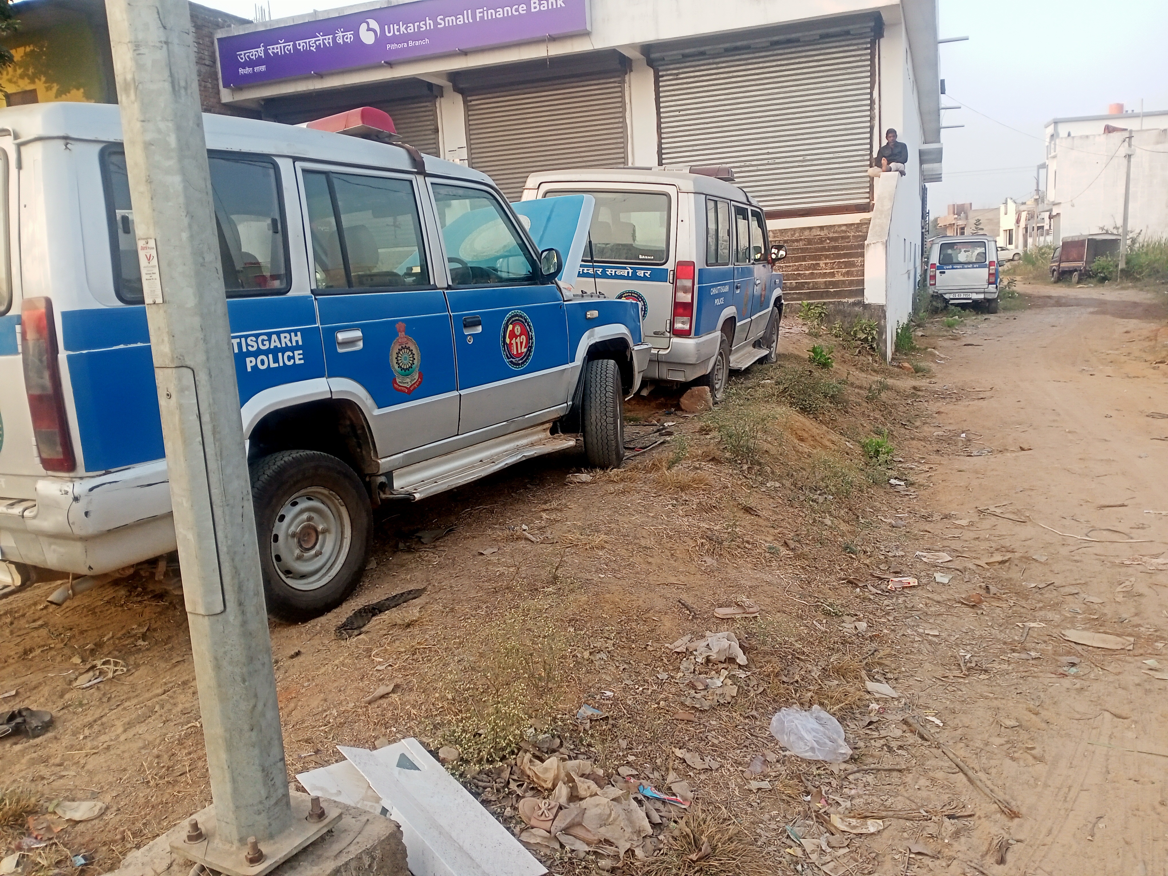 महासमुंद में डायल 112 सेवा के कई वाहन खराब, मरम्मत में खड़े