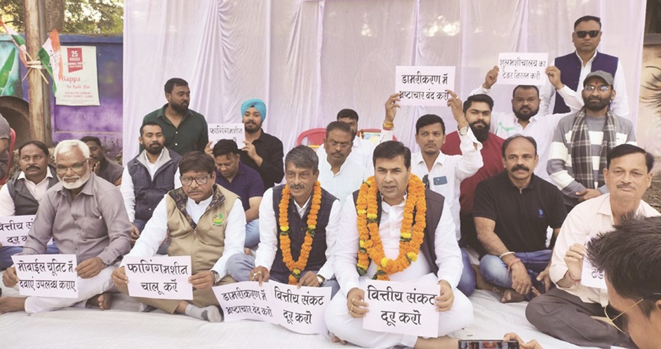 भ्रष्टाचार के खिलाफ नेता प्रतिपक्ष ने रखा उपवास