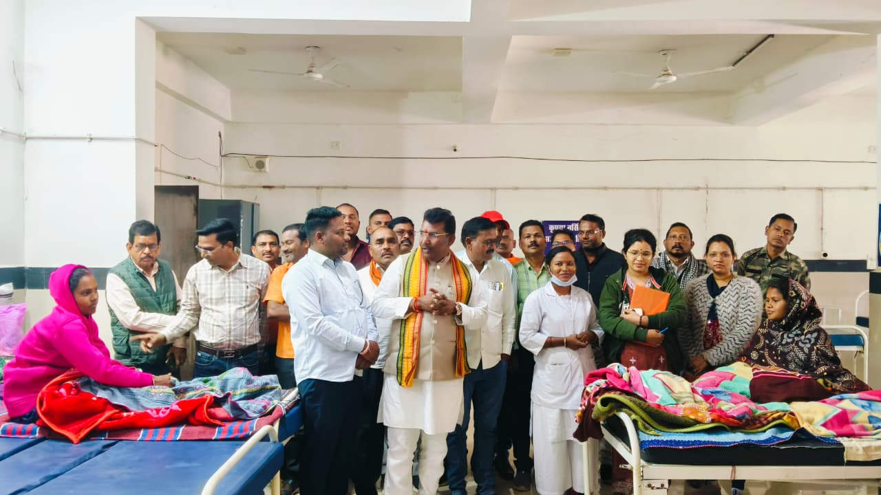 विधायक का राजिम माता सामुदायिक स्वास्थ्य केंद्र का निरीक्षण