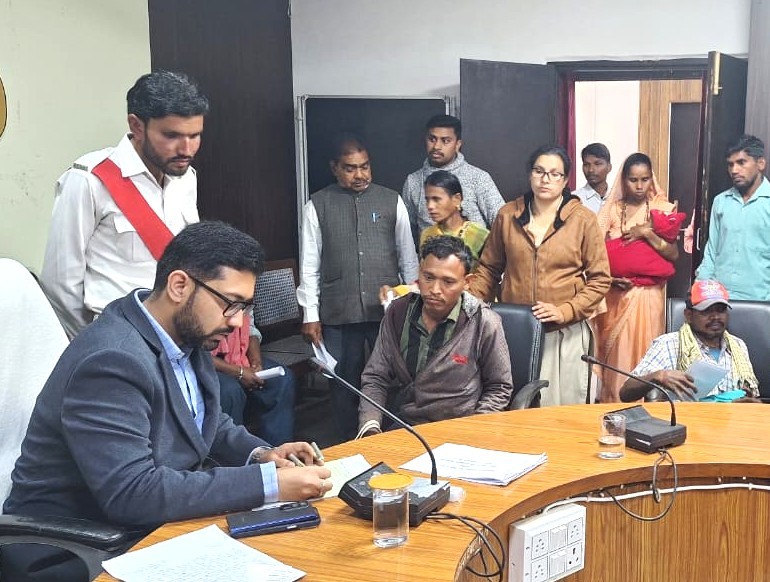 कलेक्टर ने जन चौपाल में सुनी समस्याएं