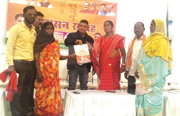 समाधान शिविर में 7 हितग्राहियों को पीएम आवास आबंटन