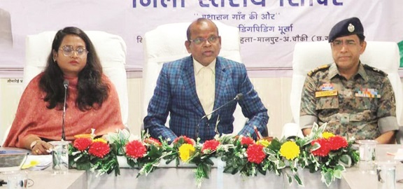 सुशासन के साथ जनसामान्य को जोडऩे से योजनाओं के क्रियान्वयन में आएगी प्रगति- चुरेंद्र