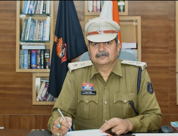 नए एसपी  वेदव्रत सिरमौर ने संभाला पदभार