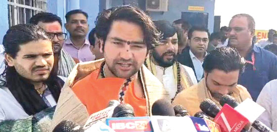 कैंसर  से ज्यादा खतरनाक है धर्मांतरण - बागेश्वर